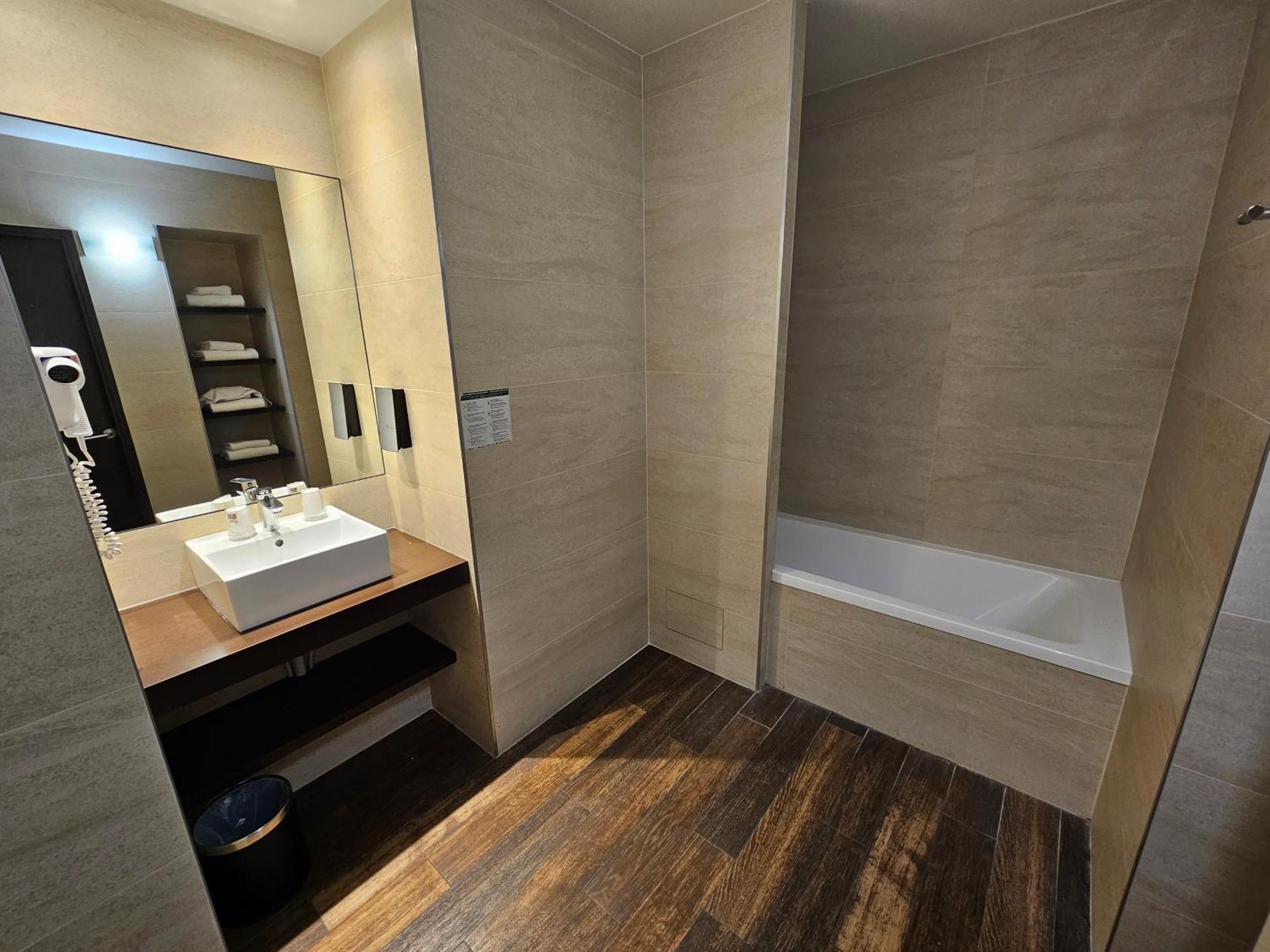 Best Western Terre De Provence 르 카네 데 모르 외부 사진